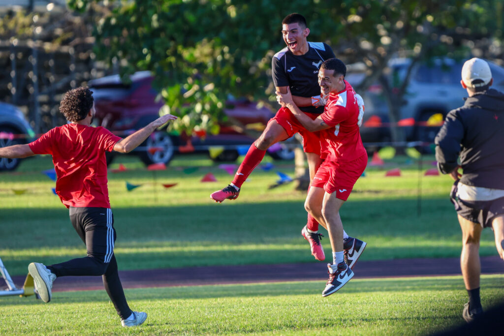 los gallitos de la upr de río piedras golean 3 0 a los tigres de la uipr para ganar el campenato de fútbol de la lai. (kendall torres lai)