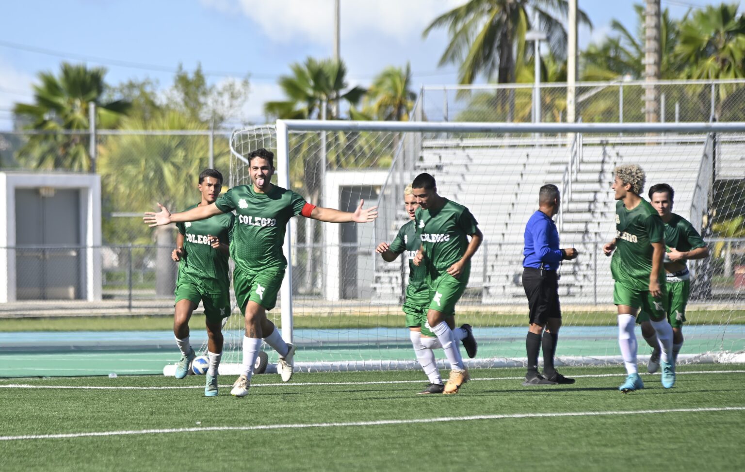 los tarzanes de la upr de mayagüez ganaron el bronce en el tornreo de fútbol de la lai. (l. minguela lai)