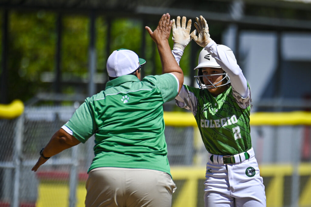 frances jusino toma el comando de la novena de las juanas de la upr de mayaguez en el softbol universitario. miguel rodriguez archivo lai 