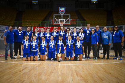 bronce para las pioneras de la pucpr en el baloncesto lai.jpg (miguel rodríguez lai)