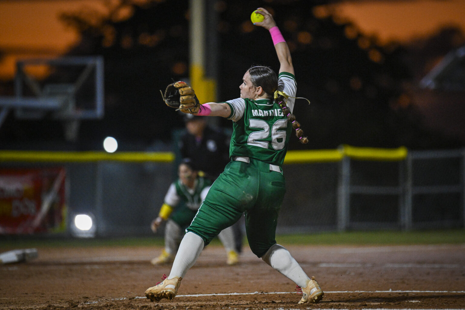 claudia martínez guió a las juanas de la upr de mayagüez a la victoria vía blanqueada, 5 0, sobre las tigresas de la uipr en el softbol femenino. (miguel rodríguez lai)