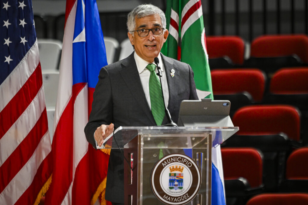 el doctor agustin rullan presidente de la junta de gobierno de la lai y rector de la upr de mayaguez. lai 