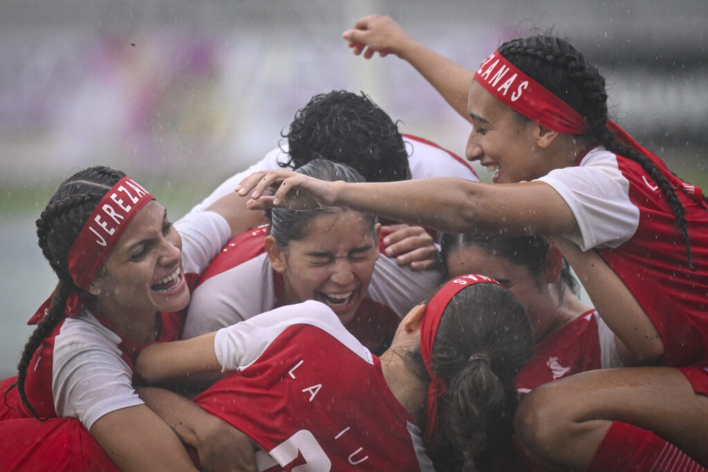 grande la celebracion de las jerezanas de la upr de rio piedras en el futbol de la lai. miguel rodriguez lai 