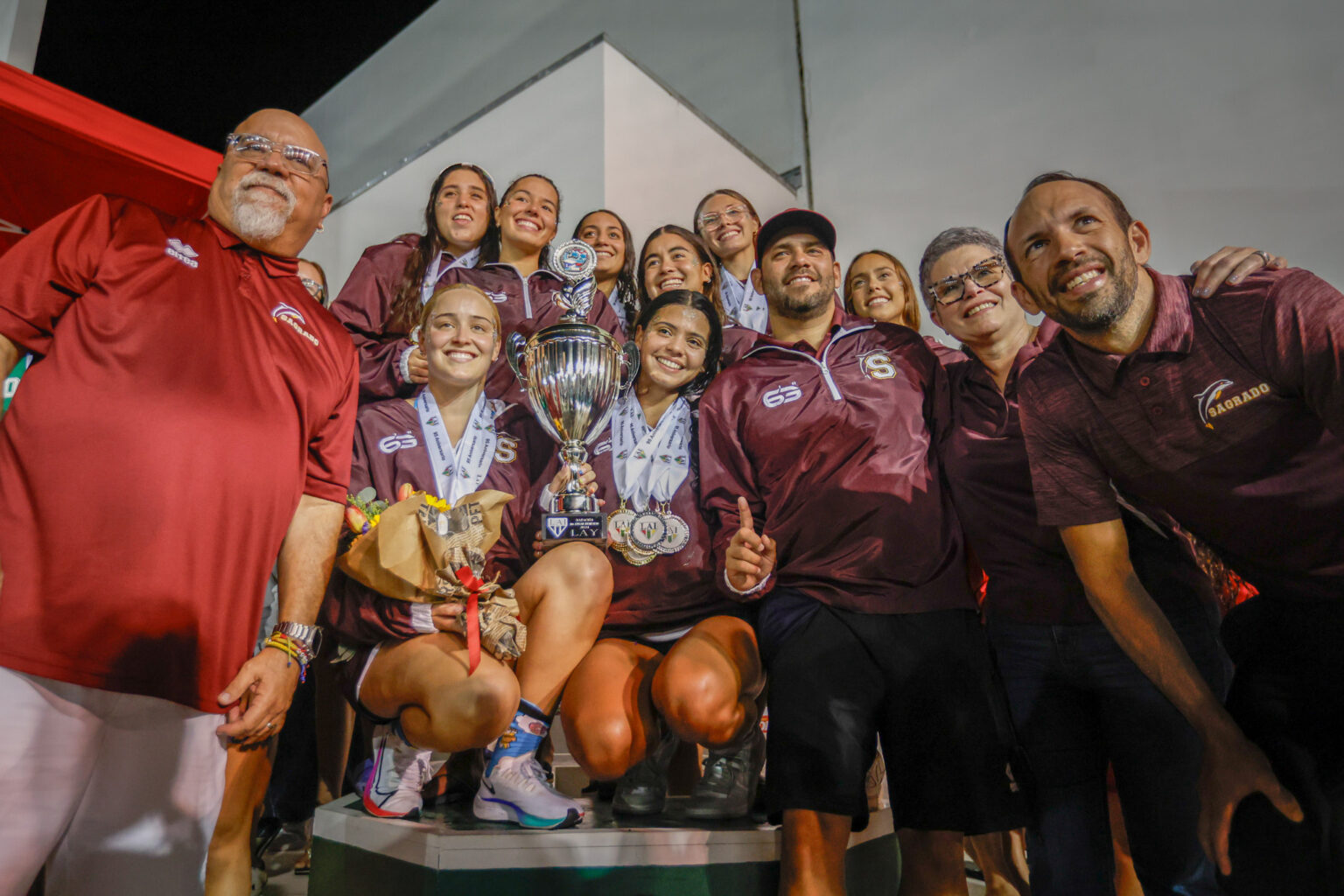 las delfinas de la usc ganan el séptimo título al hilo de las justas de natación. (kendall torres lai)