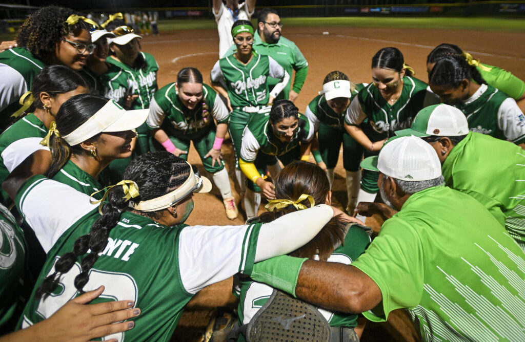 las juanas de la upr de mayaguez empatan la serie con las tigresas de la uipr en el softbol femenino. miguel rodriguez lai 