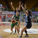 las juanas de la upr de mayagüez ganan el primer partido de la final de baloncesto en el palacio de recreación y deportes en mayaguëz. (luis f. minguela lai)