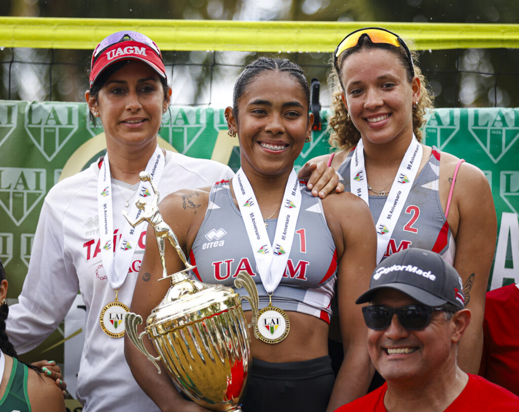 las tainas de la uagm valeria flores y franco y keishlyann sanchez viera vencieron a la pareja de las juanas de la upr de mayaguez. edgardo medina lai 