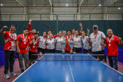 los taínos y las taínas de la uagm celebran su revalidación en el tenis de mesa lai. (kendall torres lai)