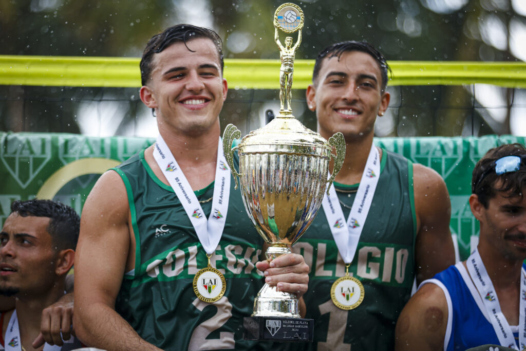 los tarzanes de la upr de mayaguez cesar a. flores cordero y javier gomez rivera se proclamaron nuevos campeones del voleibol de playa de la lai. edgardo medina lai 