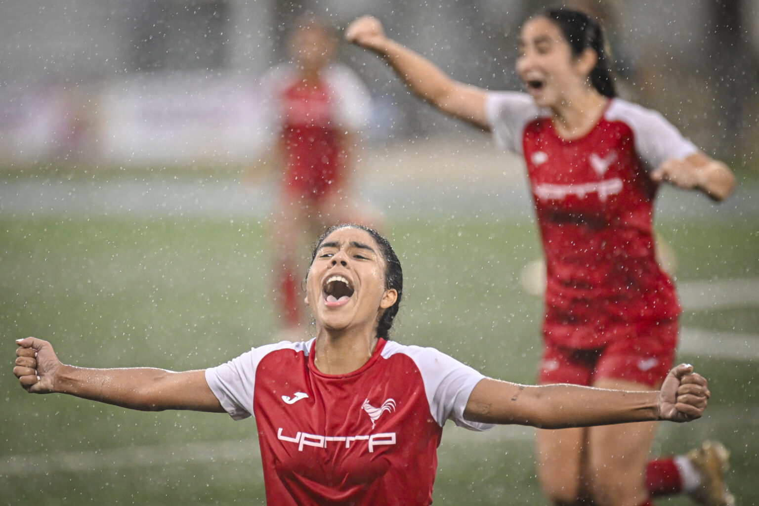 yarelis maldonado celebra el gol que conectó para darle el campeonato a las jerezanas de la upr de río piedras. (minguel rodríguez lai)