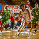 alicia penzo en el uniforme de la upr de río piedras mientras jugaba baloncesto 5x5 en la lai. (archivo lai)