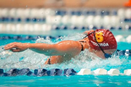 las delfinas de usc salen a defender sus títulos en piscina corta, en el marco de la celebración de los 145 años de fundada su alma mater. (archivo lai)