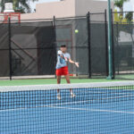 los dos equipos de la uagm, femenino y masculino, exponen sus récords perfectos en el torneo de tenis de la liga atlética interuniversitaria.jpg (lai)