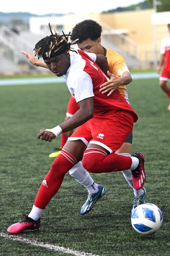 jan mateo uno de los tres máximos goleadores de los gallitos de la upr de río piedras. (l. minguela lai)