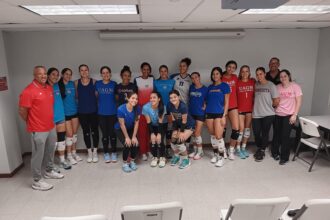 la leyenda del voleibol mundial, olímpico y regional, yumilka ruiz luaces, tuvo un compartir con las estudiantes atletas de la uagm. (suministrada)