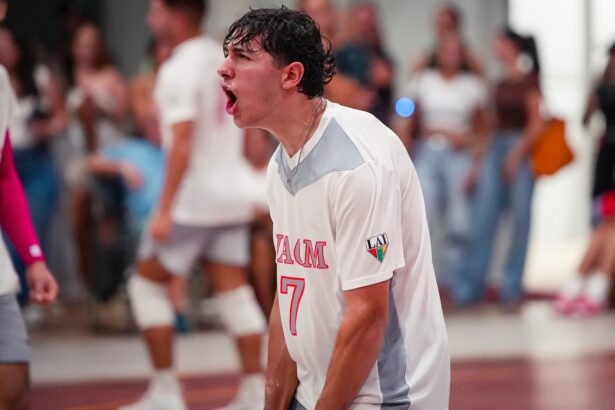 los taínos de la uagm se quedan solor en el puntero del voleibol de la lai.jpg (luis ortiz lai)