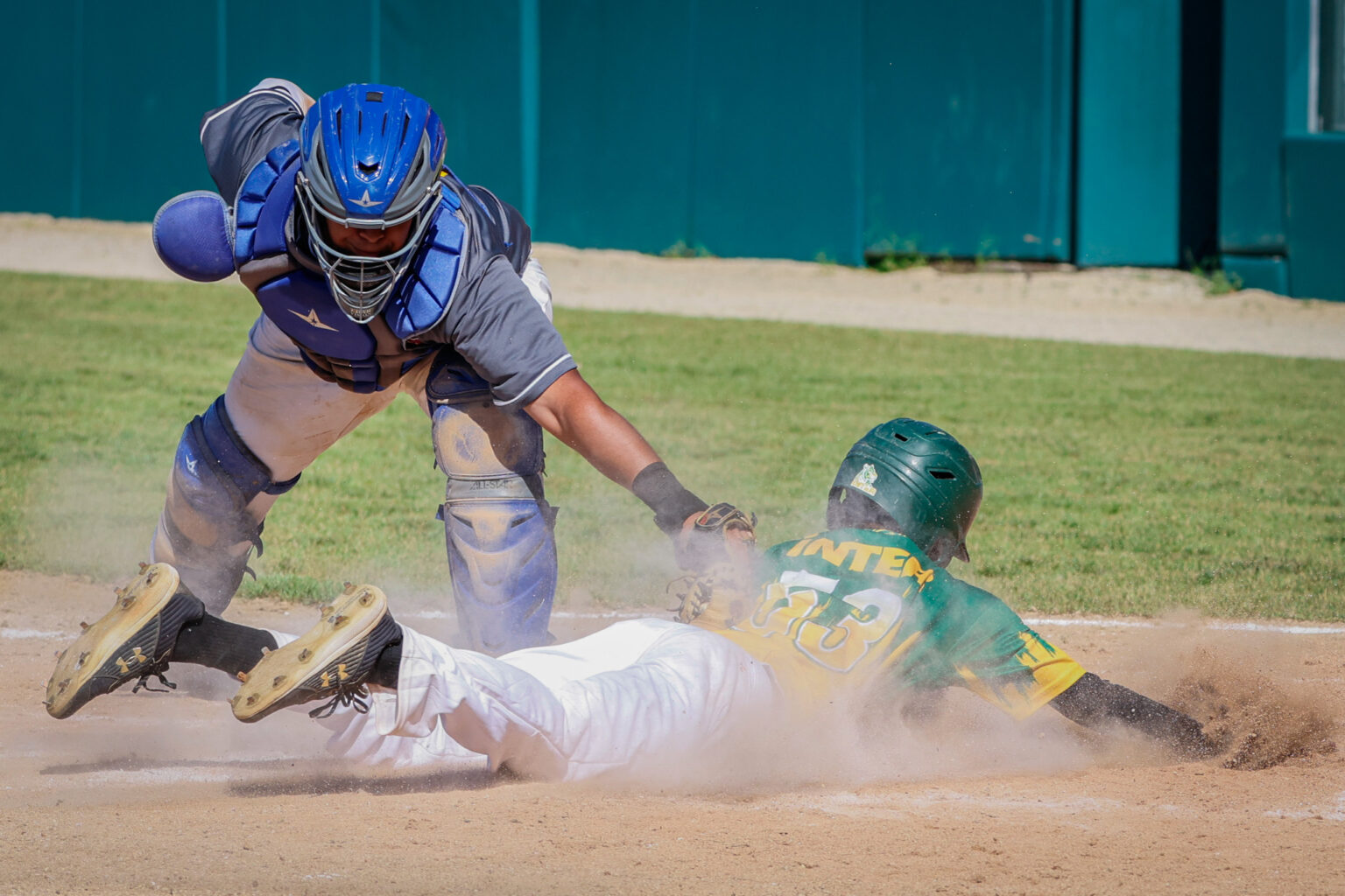 un vistazo al torneo de béisbol de la liga atlética interuniversitaria. (kendall torres lai)