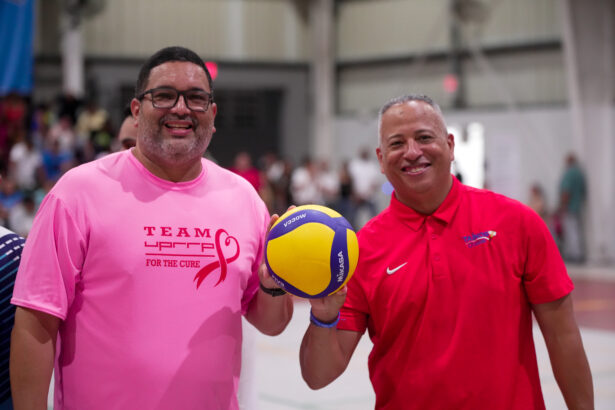 los juanes de los dolphins de miami llevan su hermandad del voleibol al fútbol americano.