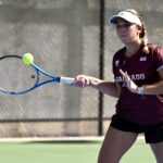 el tenis tiene este lunes a las tintoreras de la upr de aguadilla y las delfinas de la usc en un partido que podrá definir la estadía de un equipo en el torneo universitario. (l. minguela lai)