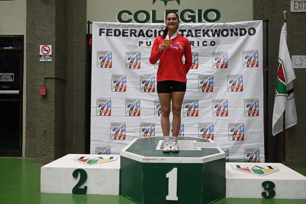 la taína de la uagm ariana michelena atleta más valiosa del campeomato de taekwondo de la lai. (luis f. minguela lai)