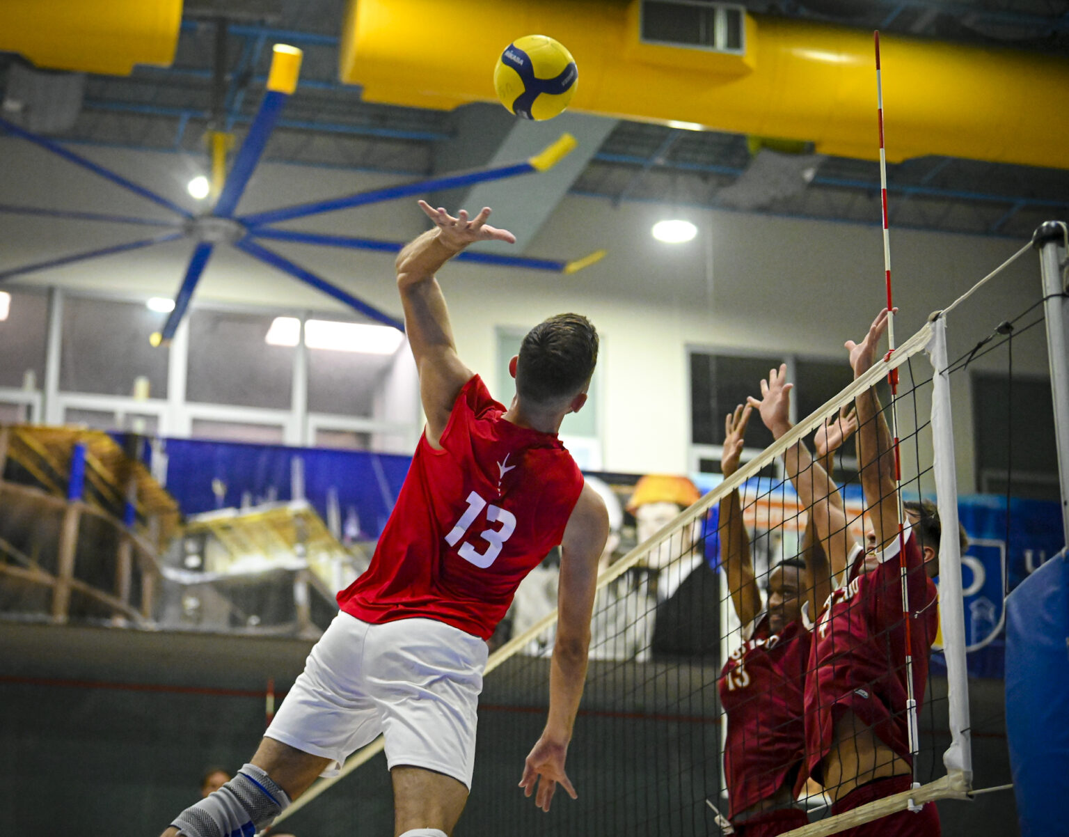 la upr de río piedras eliminó a los delfines de la usc, campeones del 2021, para la final del 2022 en el voleibol lai. ( archivo miguel rodríguez lai) (5)