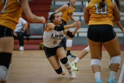 las lobas de la upr de arecibo entraron a la postemporada del voleibol que inicia este miércoles.jpg (kendall torres)