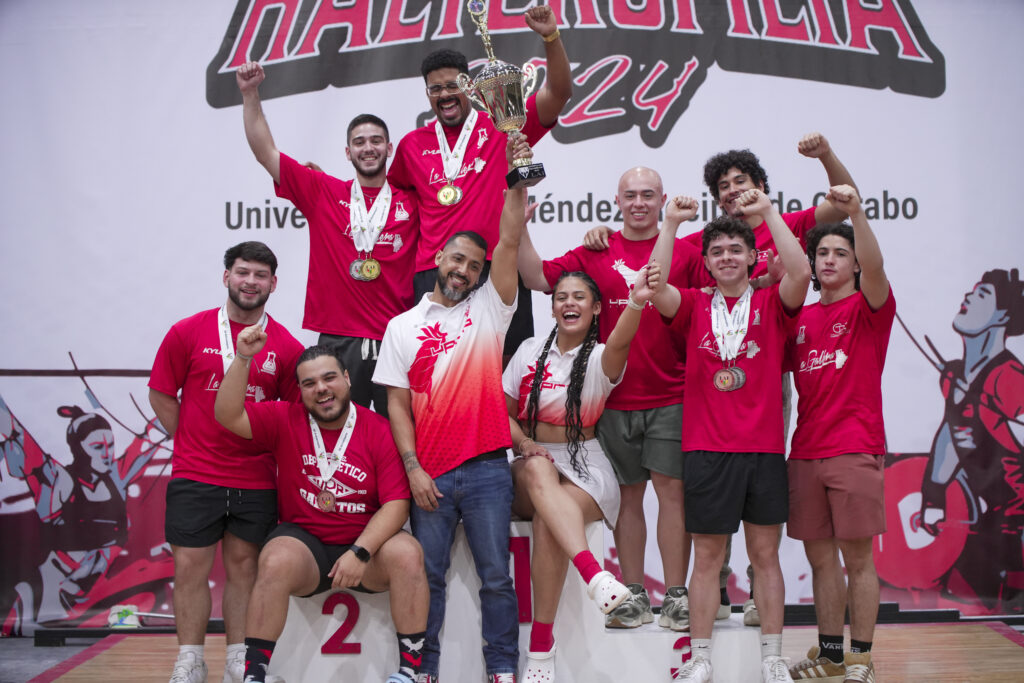 los gallitos de la upr de río piedras segundo lugar. (luis ortiz lai)