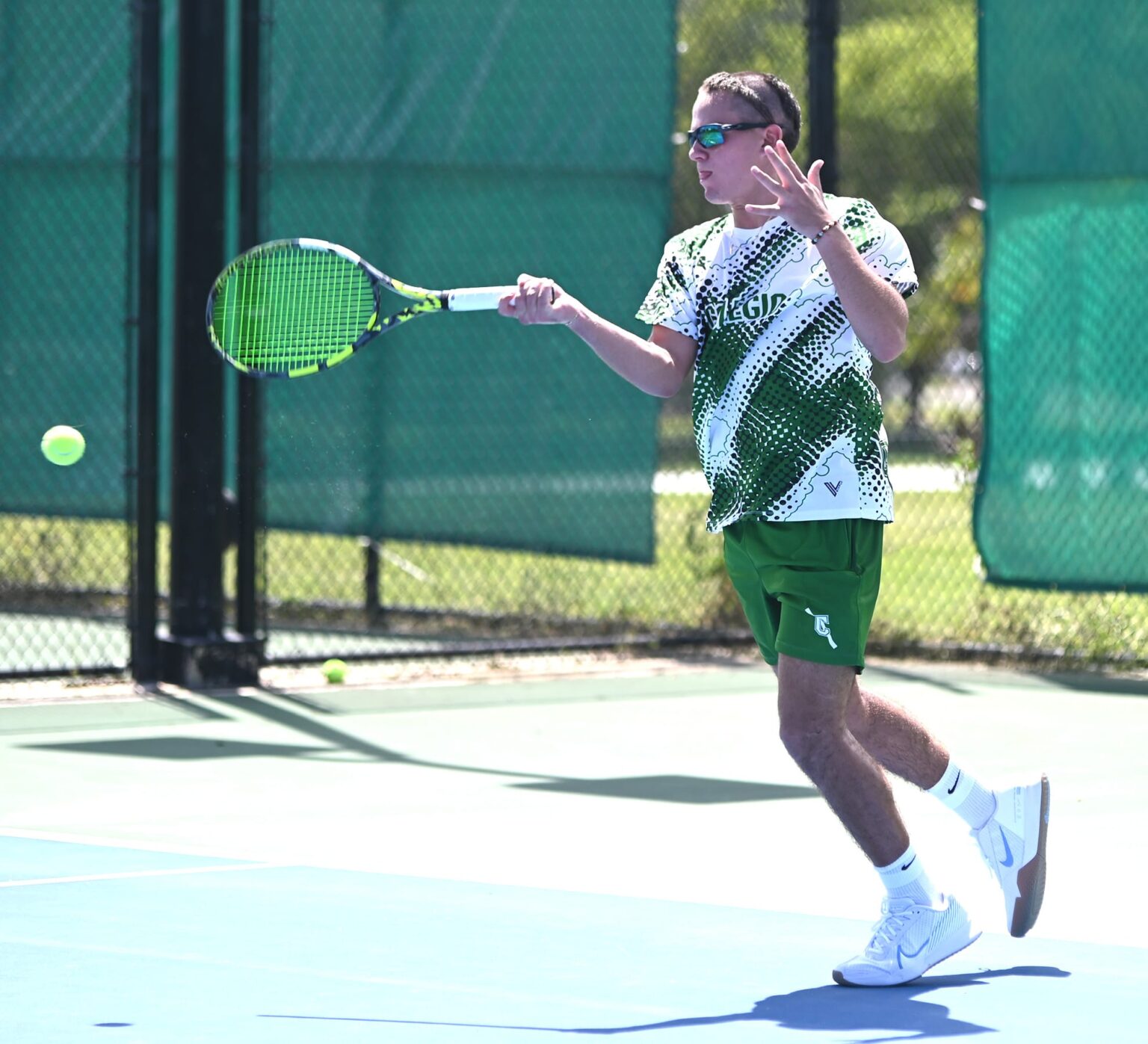 los tarzanes de la upr de mayagüez eliminaron el tetracampeón del tenis. (l. minguela lai)