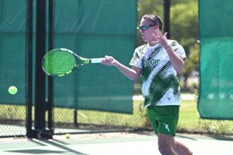 los tarzanes de la upr de mayagüez eliminaron el tetracampeón del tenis. (l. minguela lai)