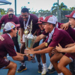 celebración por todo lo alto para el equipo de tenis de sagrado. (kendall torres)