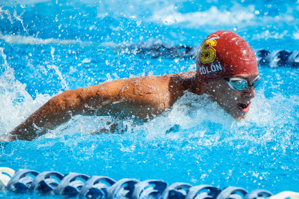 el equipo masculino de natación podrá ganar su primer campeonato en el evento de piscina corta en la liga atlética interuniversitaria. (kendall torres)