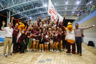 grande la celebración. la universidad del sagrado corazón copa por primera vez en la historia el campeonato de piscina corta lai.jpg (kendall torres lai).