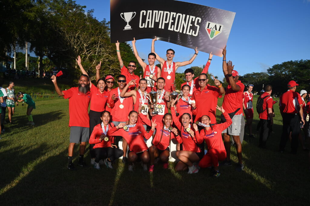 grande la celebración. los nuevos campeones del campo traviesa. (luis f. miguela lai)