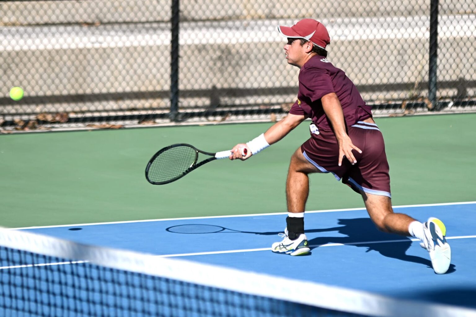 los delfines de la usc buscan su primer campeonato del siglo 21 en tenis. (l. minguela lai)