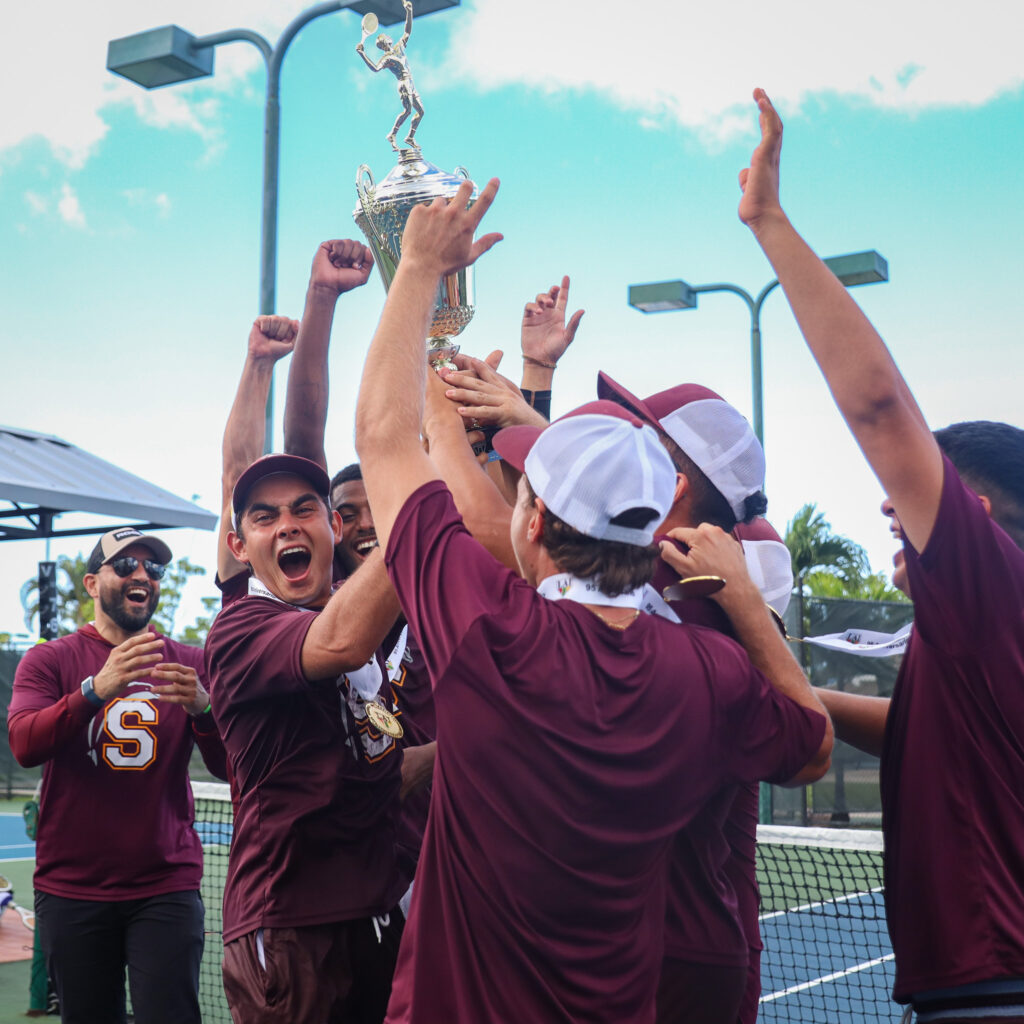 más que un logro es el primer campeonato de tenis para sagrado en el siglo 21. (kendall torres)