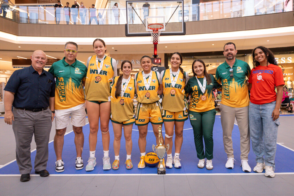 las tigresas de la uipr ganaron la primera medalla de bronce en la 1ra edición del baloncesto 3x3 de la lai. (luis ortiz lai)