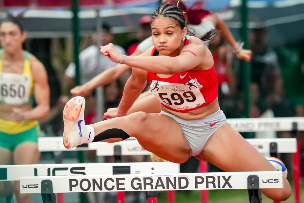 keishla garcía fue una de las corredoras del relevo 4x100 vallas que aportó al nuevo récord que impuso uagm en los campeonatos de relevos.jpg (luis ortiz lai)