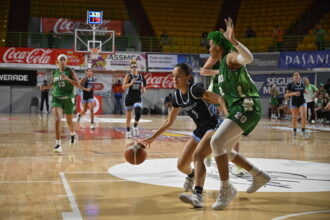 las bicampeonas juanas de la upr de mayagüez y las vaqueras de la upr de bayamón pueden regresar a la final del baloncesto lai. (l. minguela archivo)