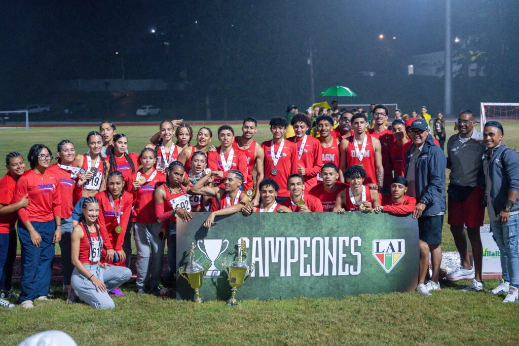 los taínos de la uagm bicampeones en llos campeonatos de relevos lai.jpeg (luis ortiz lai)