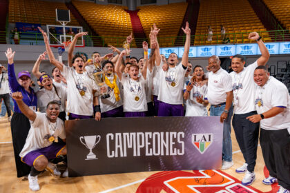 campeones los halcones de la ucb. .jpg (luis ortiz lai)