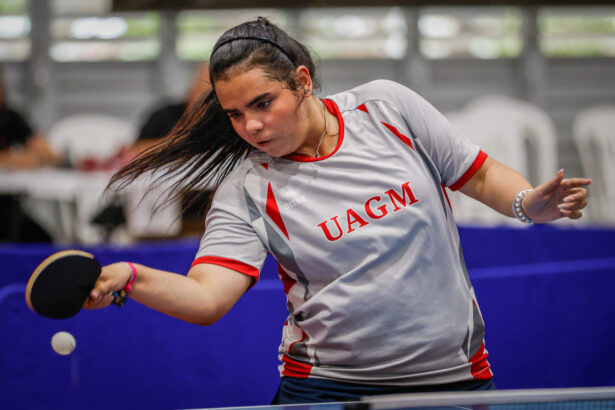 fabiola díaz es una de las integrantes del equipo campón de tenis de mesa de la uagm. (lai)