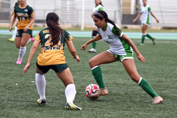 las tigresas de la uipr y las juanas de la upr de mayagüez están en las semifinales del fútbol de la lai. (luis f. minguela lai)