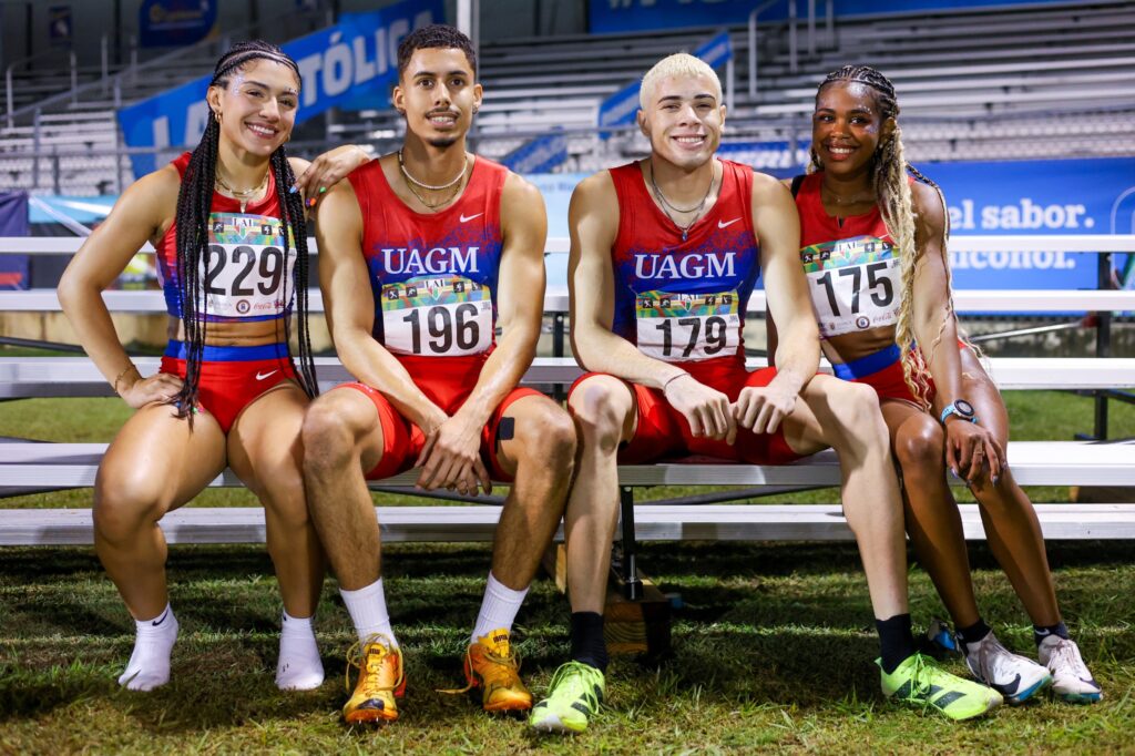 felices las caras de la uagm con su récord de 4x400 metros mixto.jpeg (fabian meza lai)