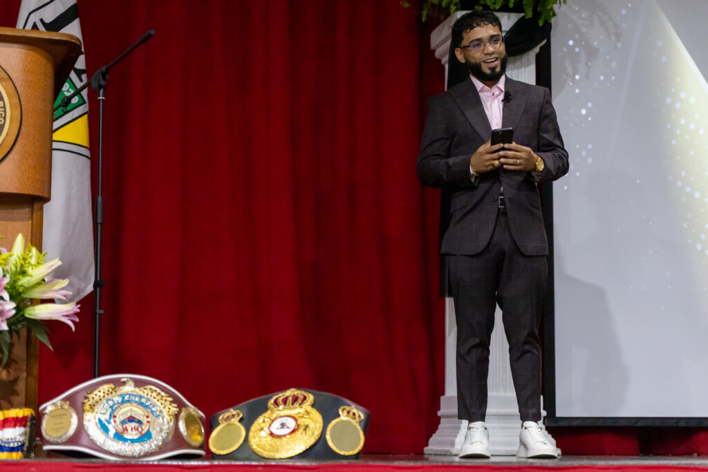 oscar collazo campeón mundial de boxeo fue orador de la premiación de valores del año de la lai. (luis ortiz lai)