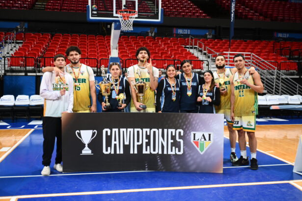 las vaqueras de la upr de bayamón y los tigres de la uipr nuevos campeones del 3x3 de la lai.jpg (jorge colón lai)