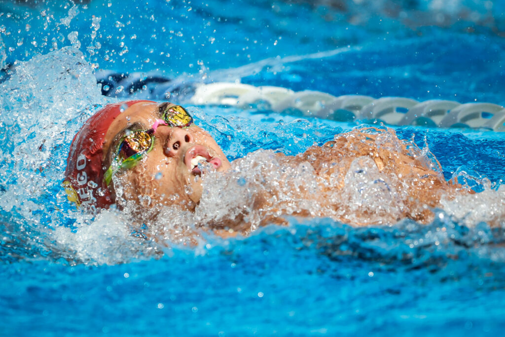 los delfines y las delfinas, campeones globales, inician la clasificación de sus mejores nadadores para el campeonato de piscina corta. (lai)