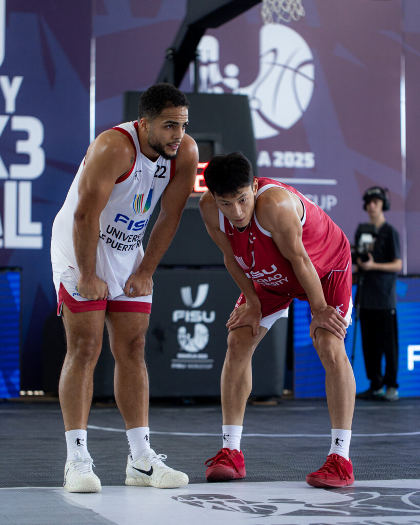 elwin cardona durante el partido victorioso ante china. (fisu)
