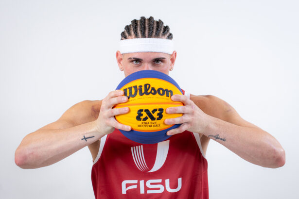fernando caballero y sus compañeros de la upr de río piedras disfrutaron el media day de la fisu.jpg (fotos fisu)