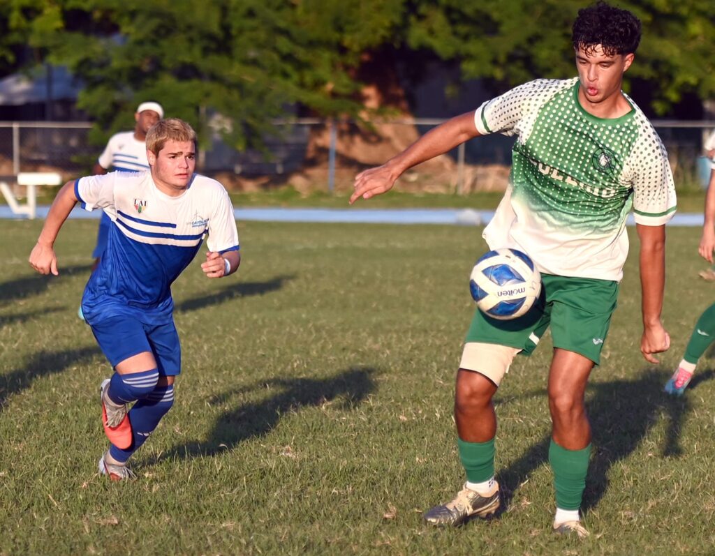 la upr de mayagüez elimnó a la católica en la serie de cuartos de final del fútbol universitario.jpeg (l.minguela lai)