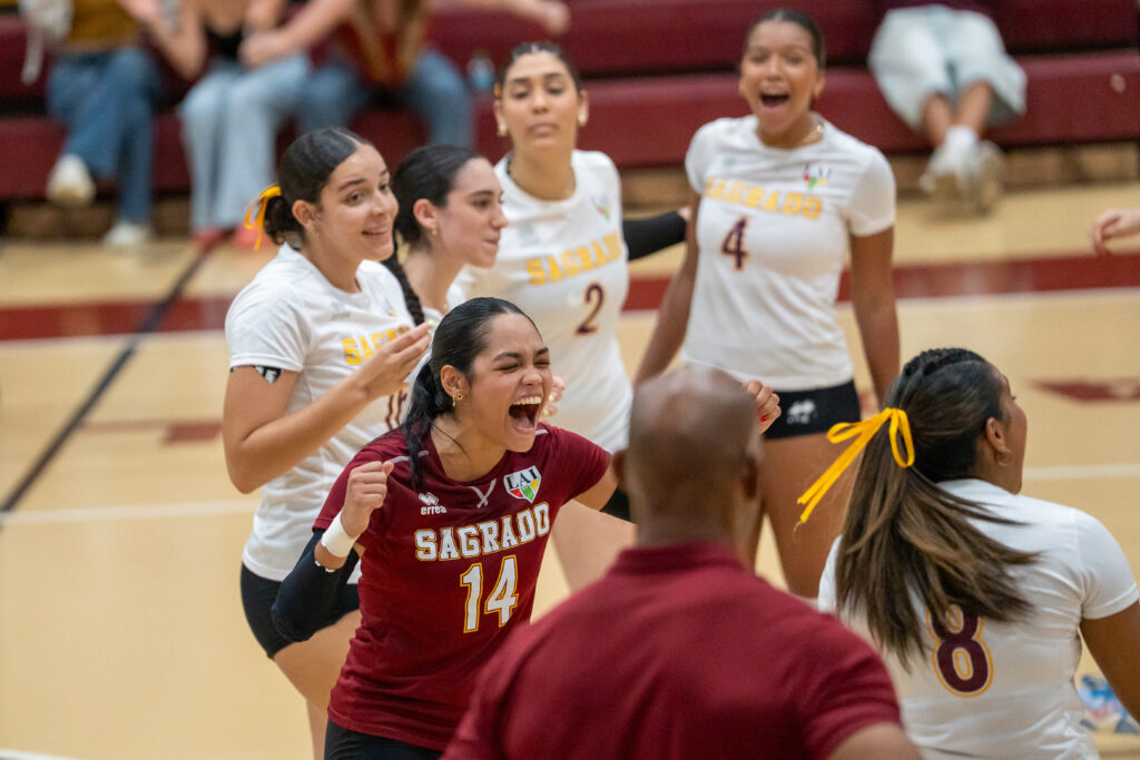 las delfinas de la usc pudieron sacar el partido contra las gryphons de la caribbean. (dario rodríguez iq sports)
